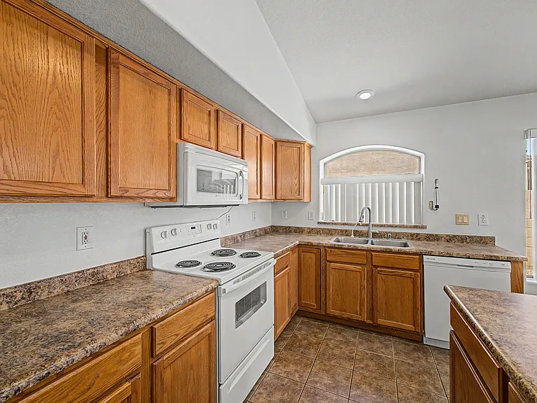 4649 E Augusta Ave — Photo 10