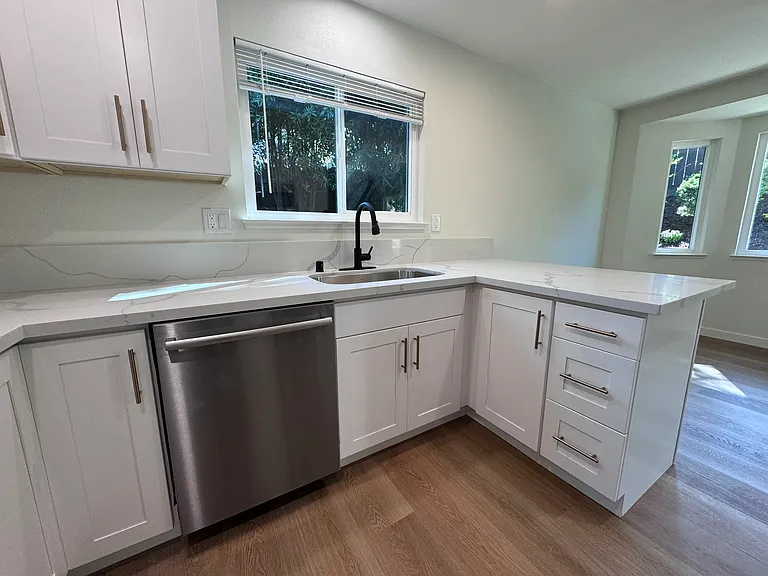 953 Center Ct — Photo 7