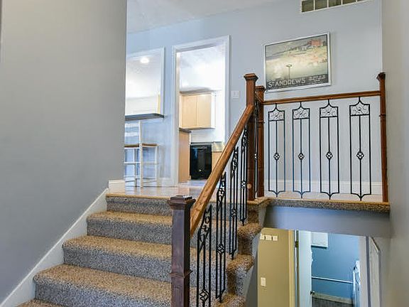 Wide, spacious entry