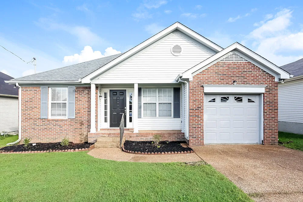 3 bed, 2.0 bath, 1235 sqft, $2,195 — Photo 1