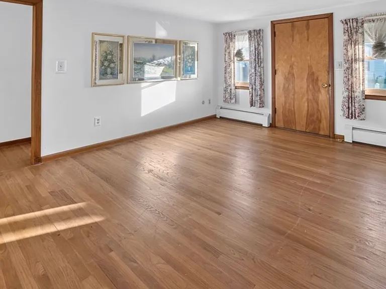 23 Thompson St — Photo 11