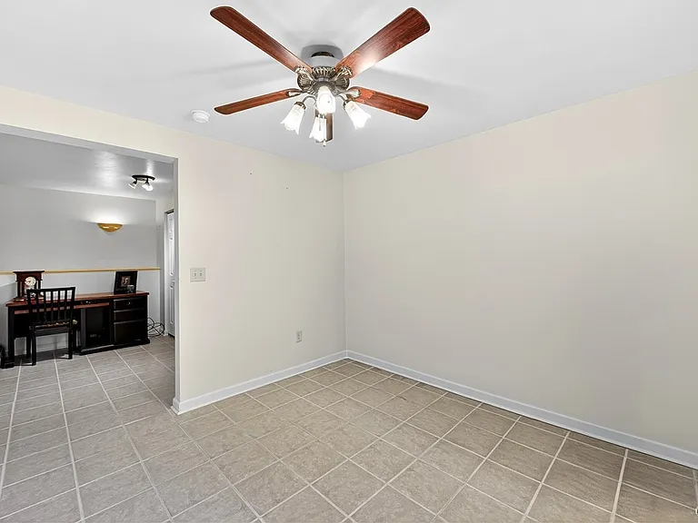 8237 Mantova Dr — Photo 34