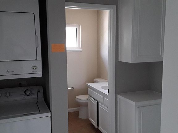 5th image of 1084 N Abbott Ave