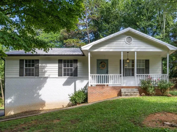 860 Anchor Dr, Lenoir City, TN 37771