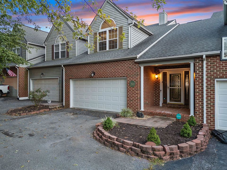 1st image of 390 Gold Leaf Dr