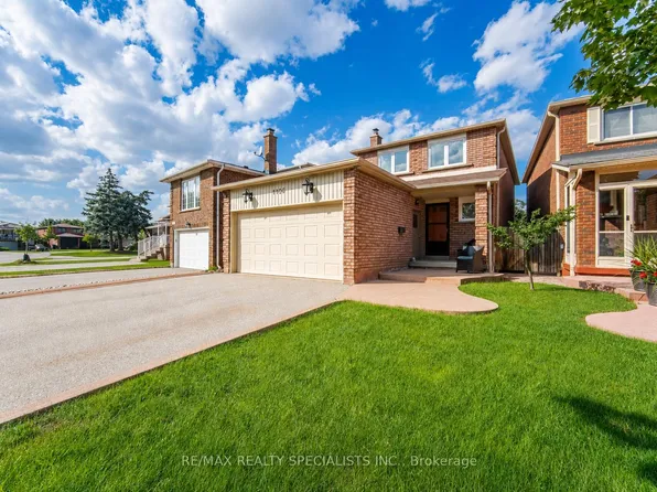 1106 Highgate Pl, Mississauga, ON L4W 3H4
