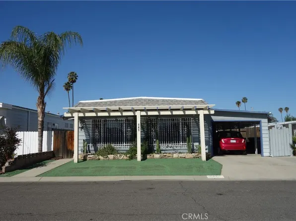 141 Santa Lucia Dr, Hemet, CA 92543