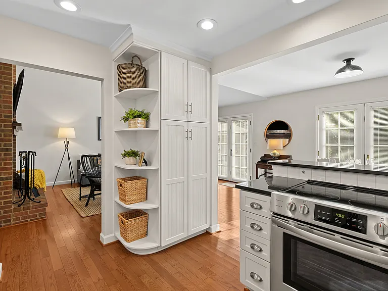 704 Ticonderoga Ave — Photo 9