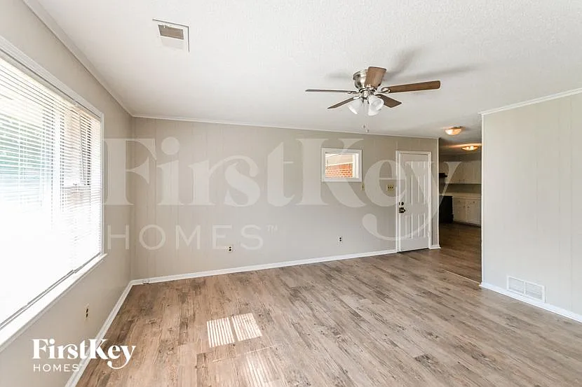 3 bed, 2.0 bath, 1503 sqft, $1,505 — Photo 2