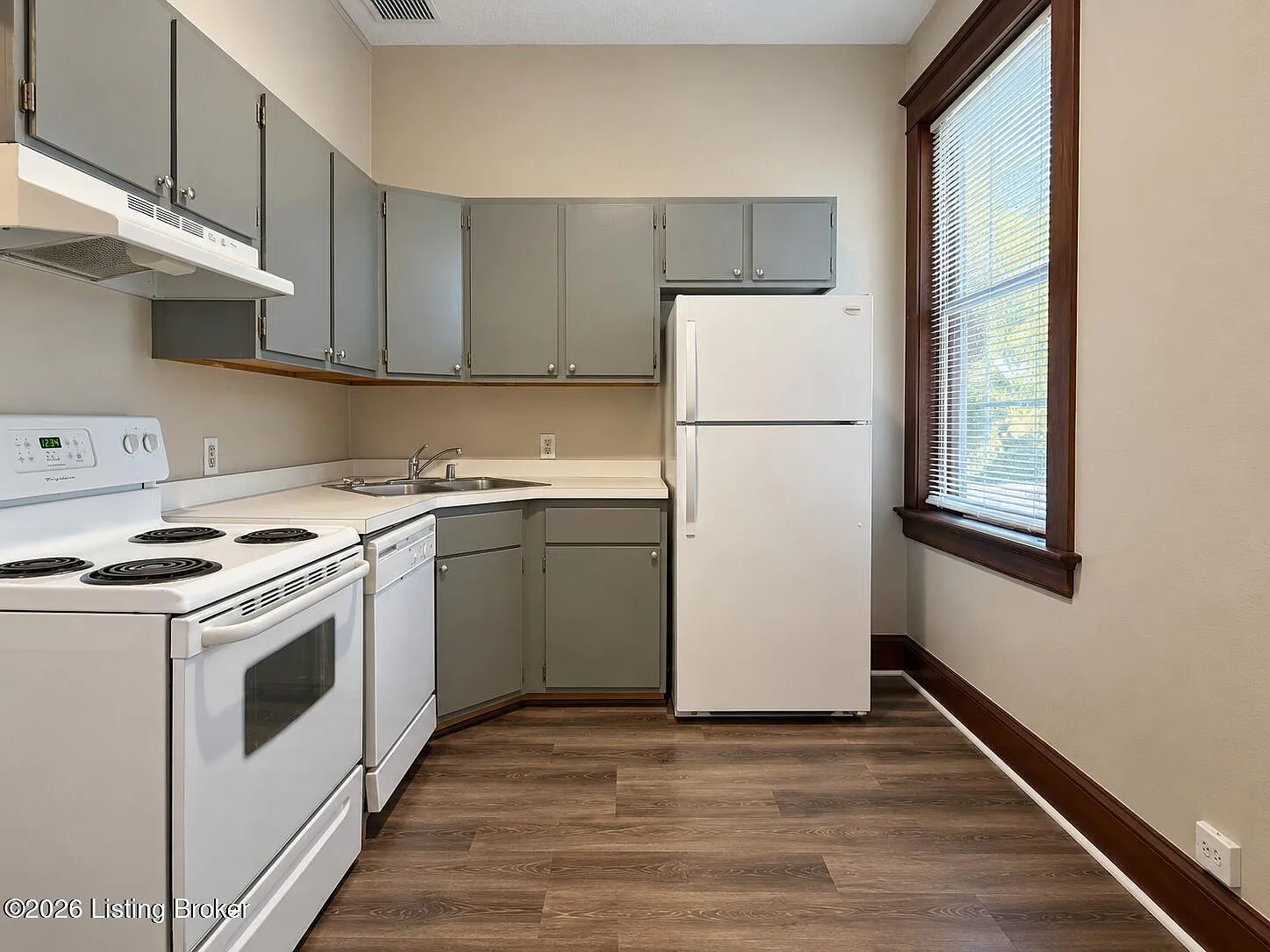 1 bed, 1.0 bath, $925 — Photo 3