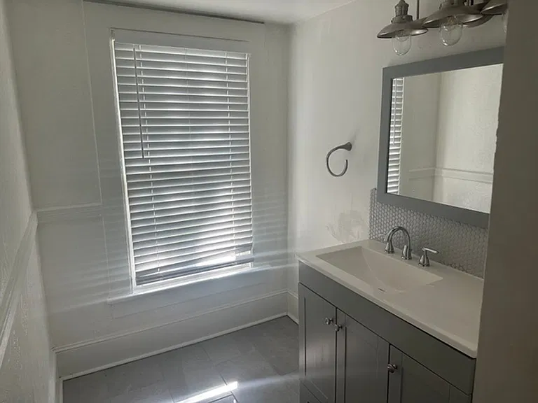 918 Franklin St #2 — Photo 8