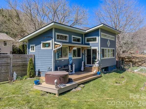 3 Taproot Trl, Barnardsville, NC 28709