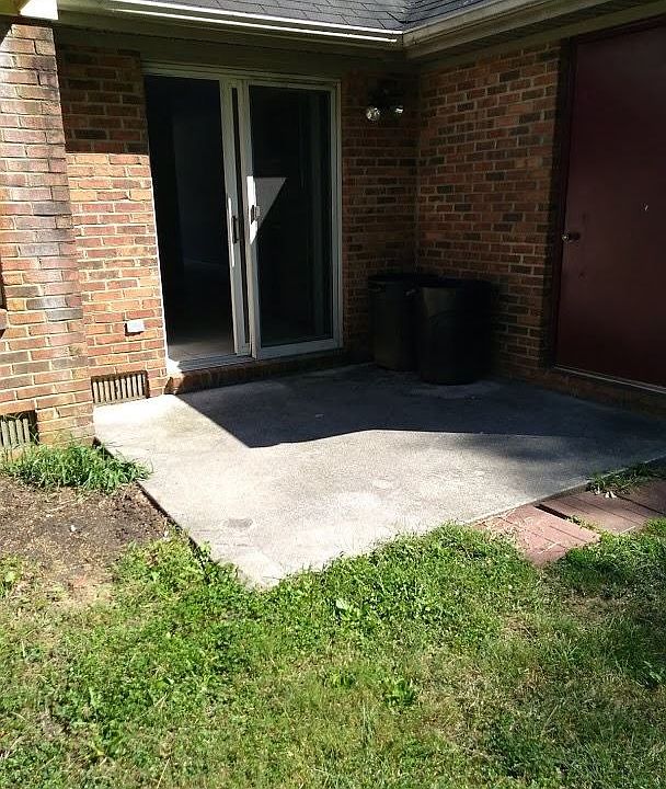 2nd image of 101 Lovely Mount Dr APT E
