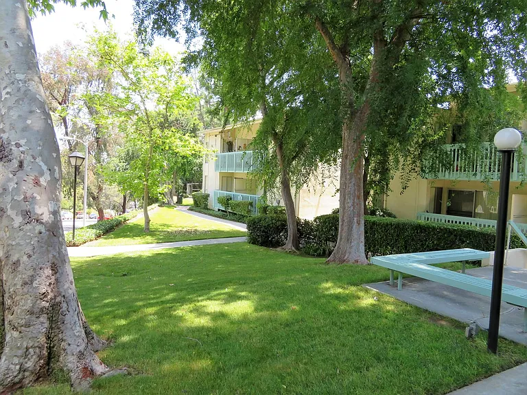 Oak Hills — Photo 16