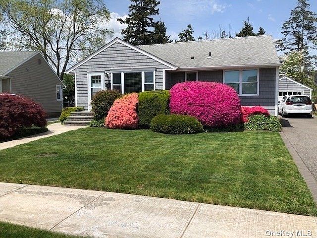 22 High Street Syosset NY 11791 Zillow