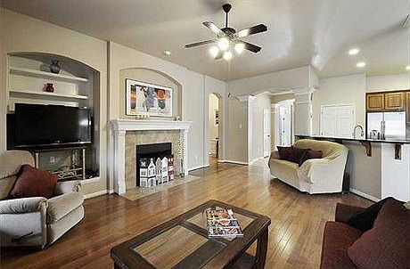 5th image of 2702 Leslie Ln