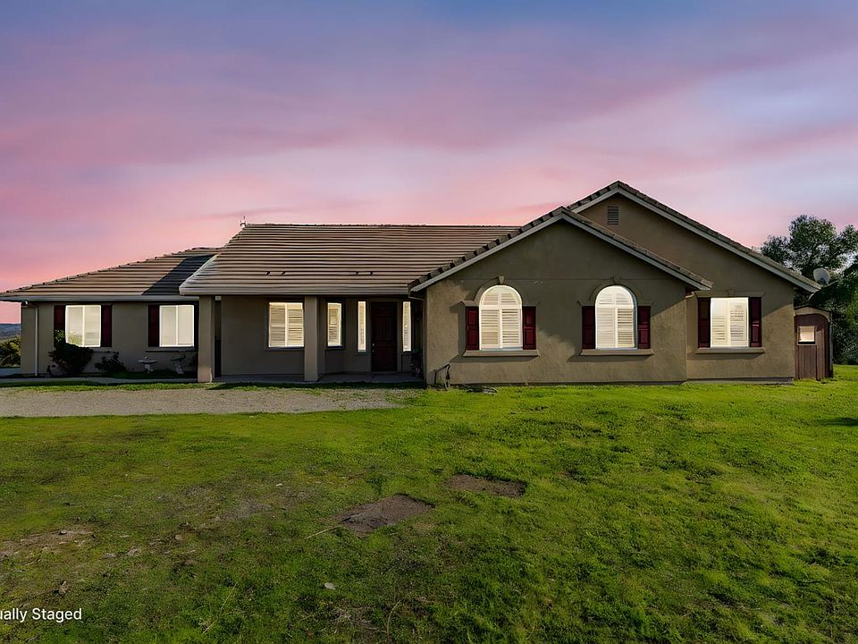 1st image of 444 Saddleridge Rd