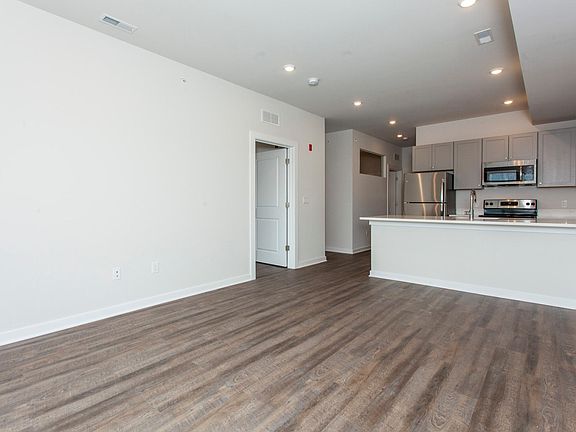 4th image of 3604 Haverford Ave Unit 204