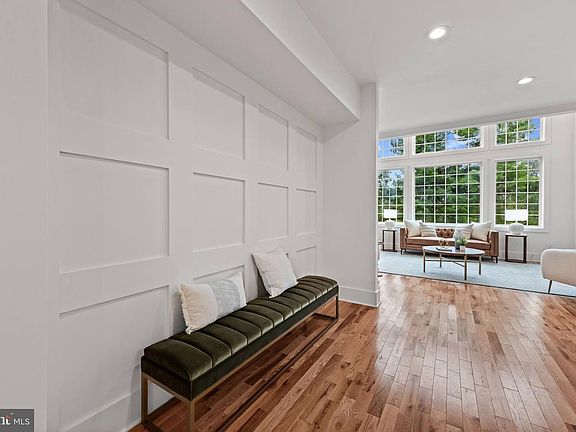 5th image of 118 W Beechtree Ln