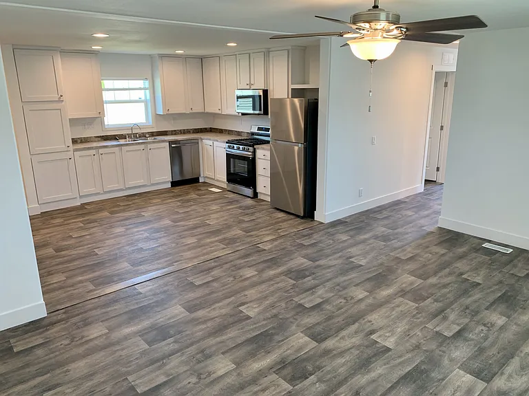 309 E 36th Pl — Photo 10