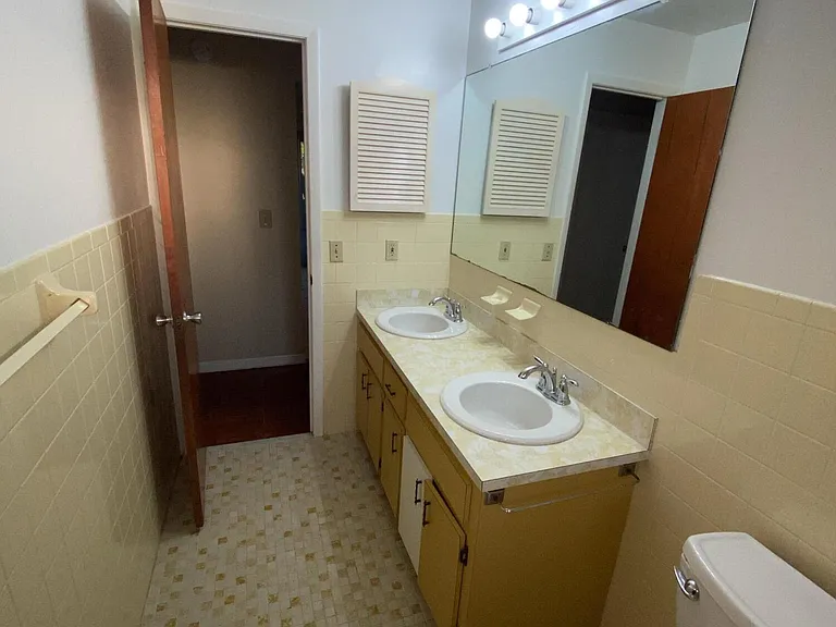 304 Darrow Ave — Photo 16