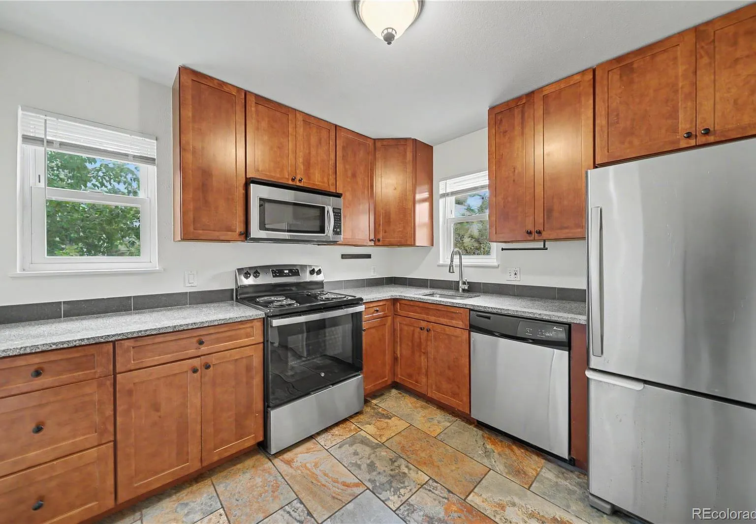 2 bed, 1.0 bath, 1004 sqft, $2,245 — Photo 2