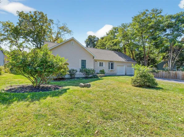 17 Santa Anna Drive, Poughkeepsie, NY 12603