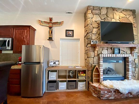 3rd image of 1056 Eagle Mountain Dr