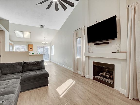 5th image of 1077 Adelman Dr