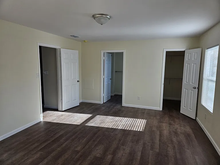 302 N Main St — Photo 11