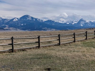3 Basin Trl, Livingston, MT, 59047