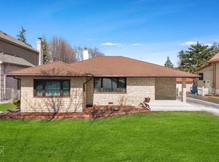 221 E Grantley Ave, Elmhurst, IL 60126