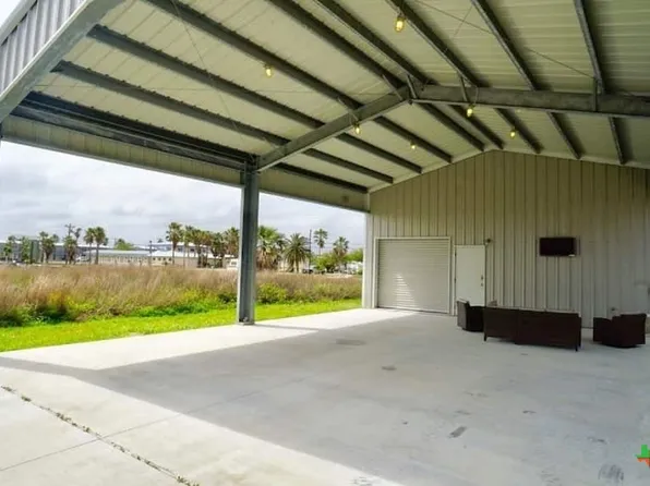 1206 W Commerce St, Pt O Connor, TX 77982