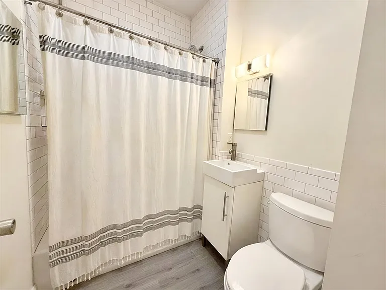 250 Webster St #2 — Photo 7