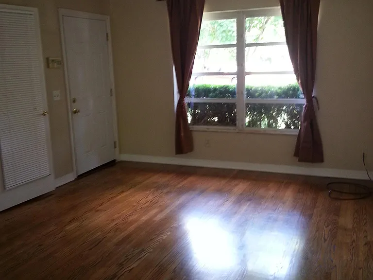 1103 Park Manor St — Photo 5
