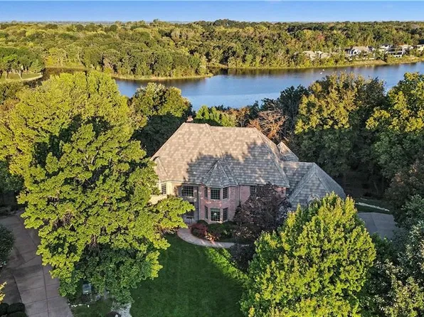 60 W Dundee Ct, Village Of Loch Lloyd, MO 64012