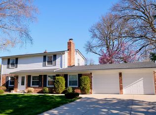 32272 Hearthstone Rd, Farmington Hills, MI 48334