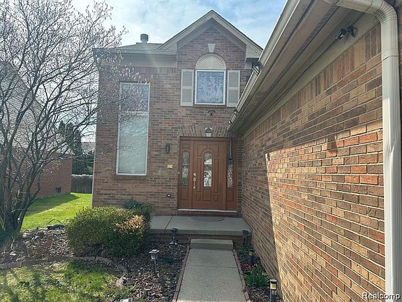 2nd image of 55 Morross Cir