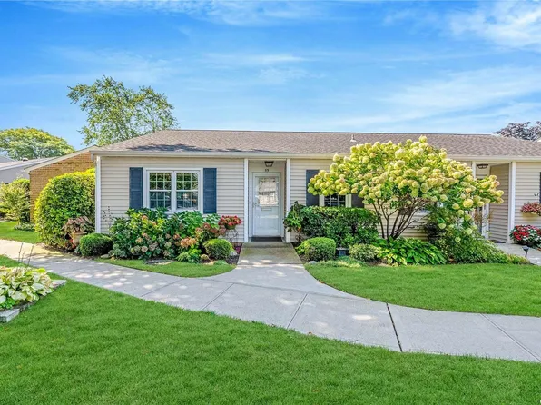 55 Harbor North #55, Amityville, NY 11701