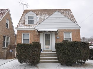 7601 E Prairie Rd, Skokie, IL 60076