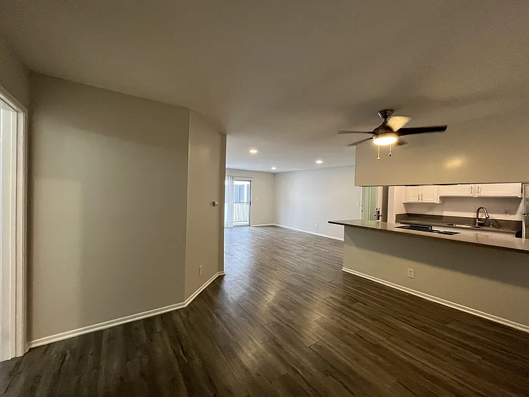 2039 North Las Palmas Ave — Photo 45