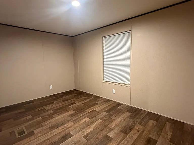 120 Linda Ln — Photo 8