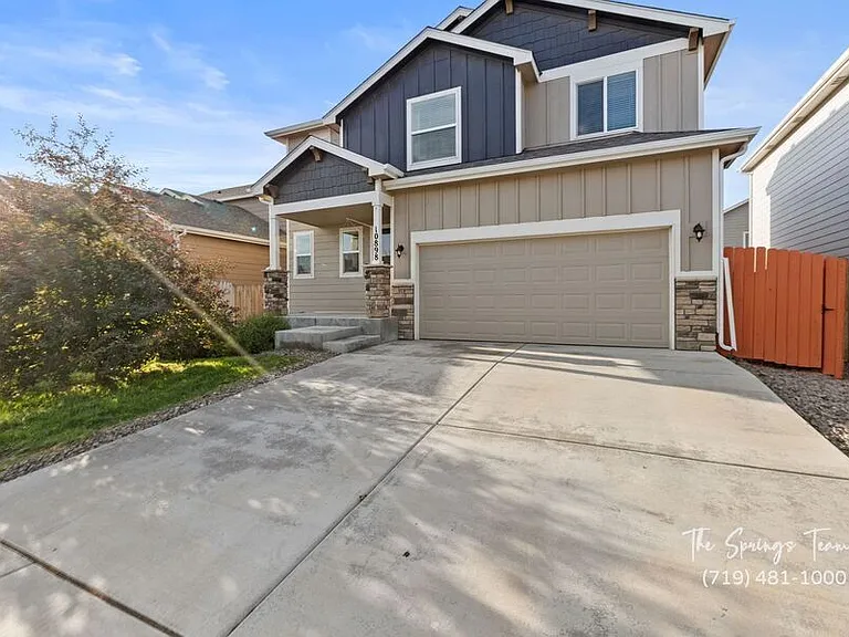 10898 Rowley Dr — Photo 2