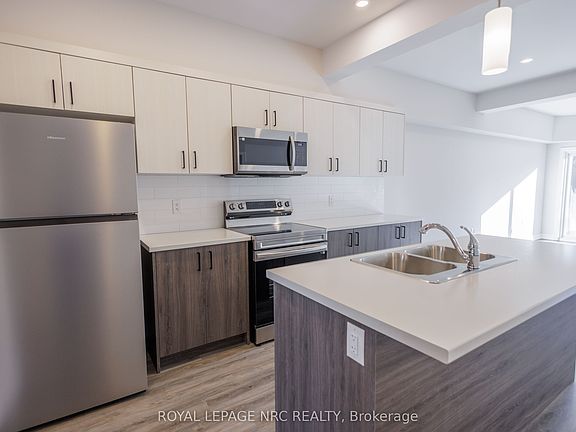 2nd image of 41 Saint Davids St W #1B