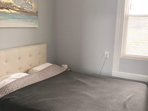 4th image of 1007 N Winchester Ave APT 3F