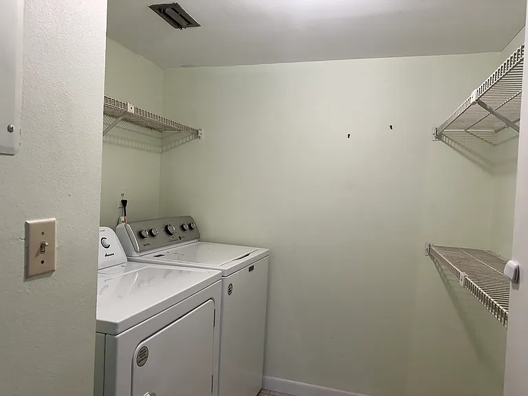 951 Courtyard Ln #32 — Photo 7