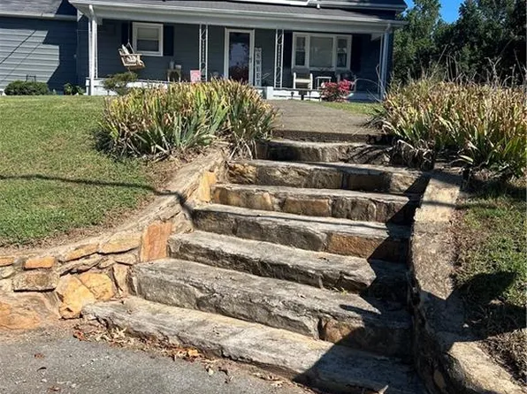 126 N Main St, Jonesville, NC 28642