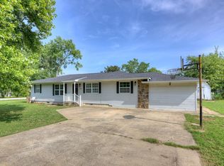 1426 Lost Creek Dr, Seneca, MO 64865