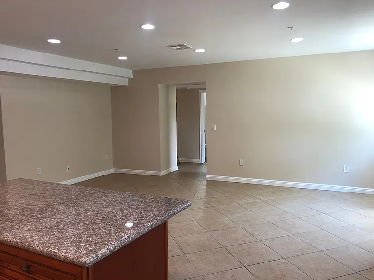 16423 Victory Blvd #5 — Photo 11