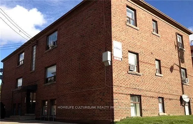 2904 Saint Clair Ave E photo 1